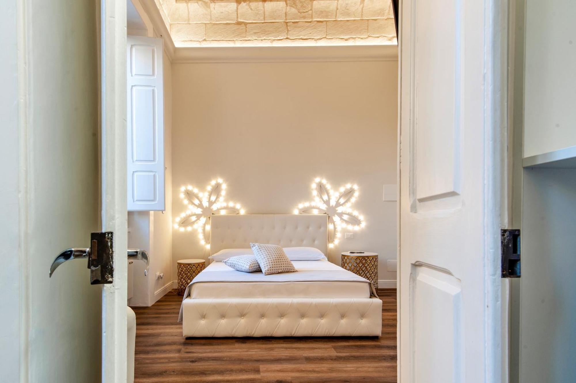 Vittoria Luxury House Bed & Breakfast Lecce Exterior photo